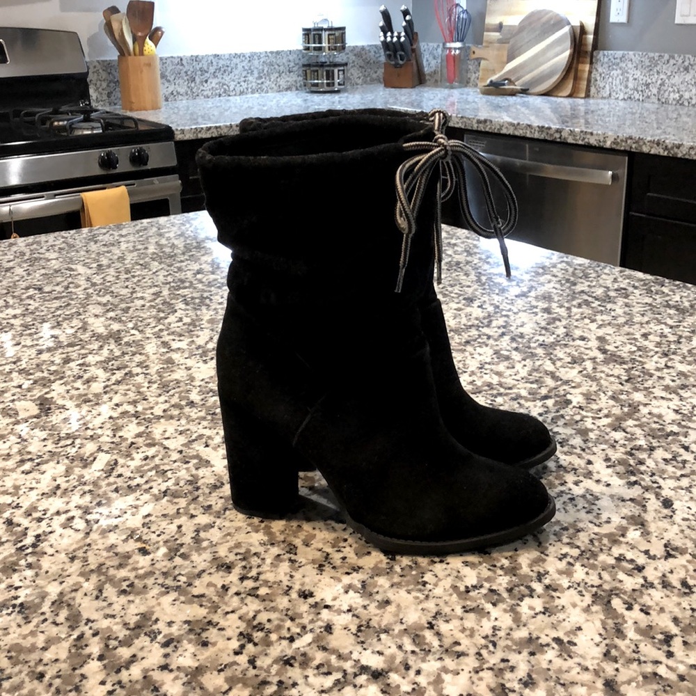 Black heeled bootie